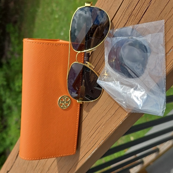 Tory Burch polarized sunglasses - Picture 9 of 9